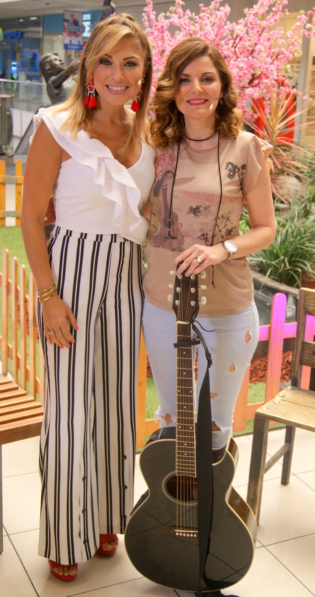 MBmanagersTv's tweet photo. @MaraMirandaG visito #ElBlogDeKarina un #programa de #entretenimiento #familiar en un #mall donde todo puede pasar. La #conducción esta en manos de la reconocida #modelo #animadorainfantil #hosttv y #actriz #KarinaRivera por el #Aire de @willaxtv #Live #Directo #entrevistas #perú https://t.co/MRvoQuwsEz