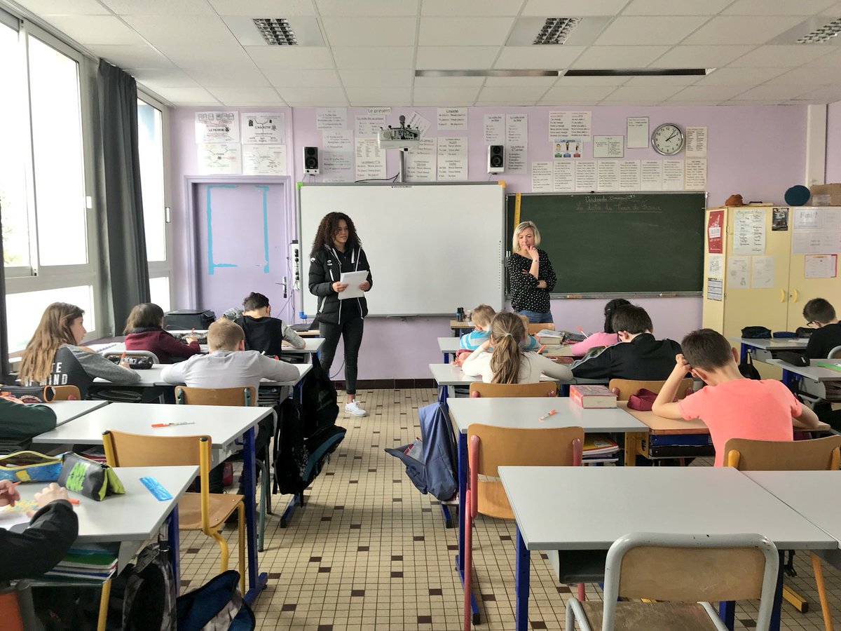 #DicteeDuTour 📝

🥊 Le boxeur Arrageois Thomas Masson et 🏀 la basketteuse d’<a href="/ArrasBasketOff/">Arras Basket Féminin</a> Marine Mulumba font la dictée à 2 classes de l’école élémentaire Molière. 

#Arras #TDF2018