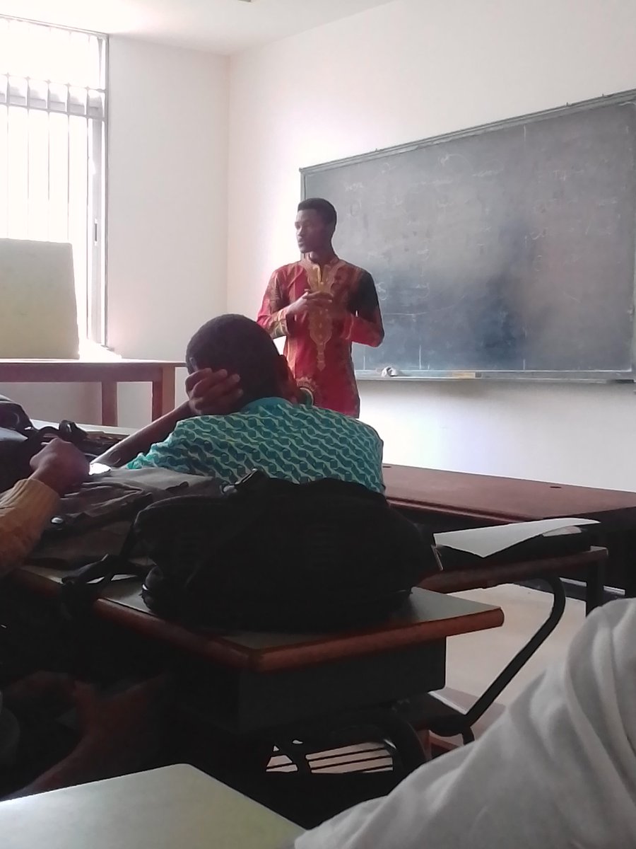 ArianeDjeupang's tweet image. @LeSeedMag 
@ArianeDjeupang @CurtisKakeu 
@Cyprien_T 
@GDGYaounde 
#Seed #Seedinnov #InvolvesInnovationMind 
Presentation du concept SEED par @NchetkouY. Wow Super boss👏👏👏👏👏