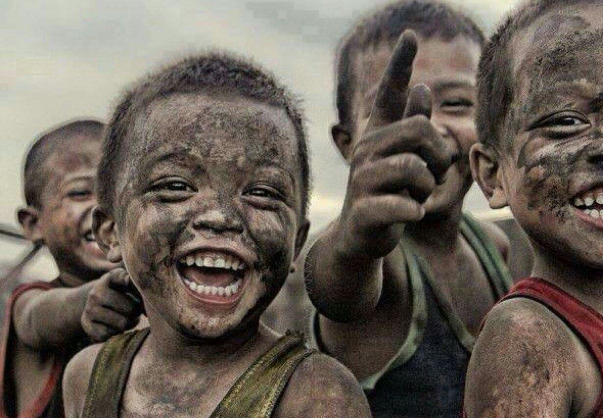 أجمل الوجوه ليست أحلاها خلقة وإنما أكثرها ابتسامة.