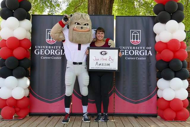 You're invited, #UGA18! Make plans to attend 'Grad Pics with Hairy Dawg' for a FREE photo, UGA photo frame, cookies, &amp; punch! 
🗓️ April 10 -11
🕔 11 a.m. – 1:30 p.m.
📍 Tate Reception Hall
🔗 ow.ly/Oewz30iVBNN