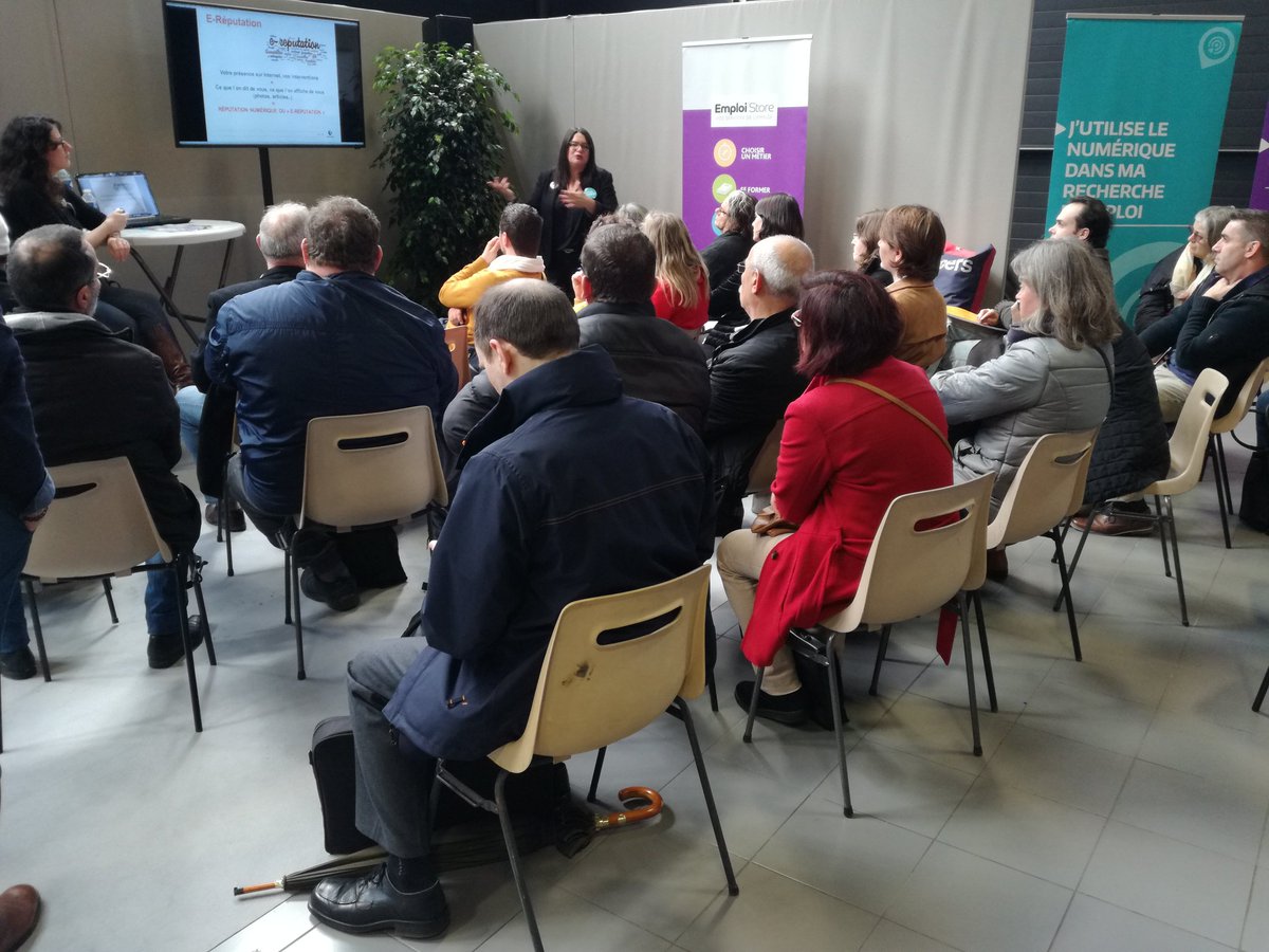 Angers_ALDEV's tweet photo. Conférence sur l'utilisation des réseaux sociaux et la gestion de son image en ligne animée par @poleemploi_PDL ! Infos et conseils à l'espace #numerique du #FPE18 #Angers ! #emploi #recrutement https://t.co/Y2rgQr3HjZ