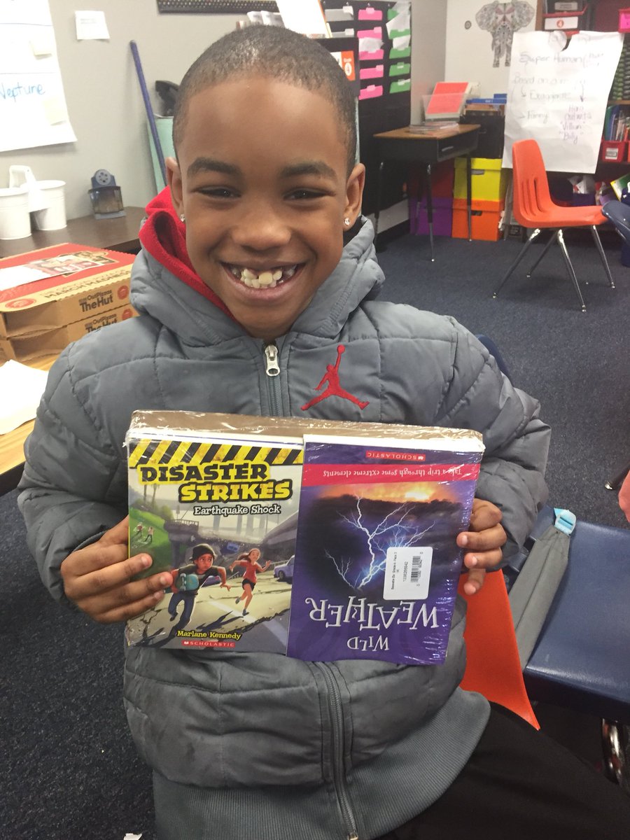 KingofReading31's tweet photo. EVERY scholar at @BassettePandas will be going home with a new pack of books to read over spring break! #pandaslovetoread #growinghomelibraries #springintobooks https://t.co/wyTOuqZVDk
