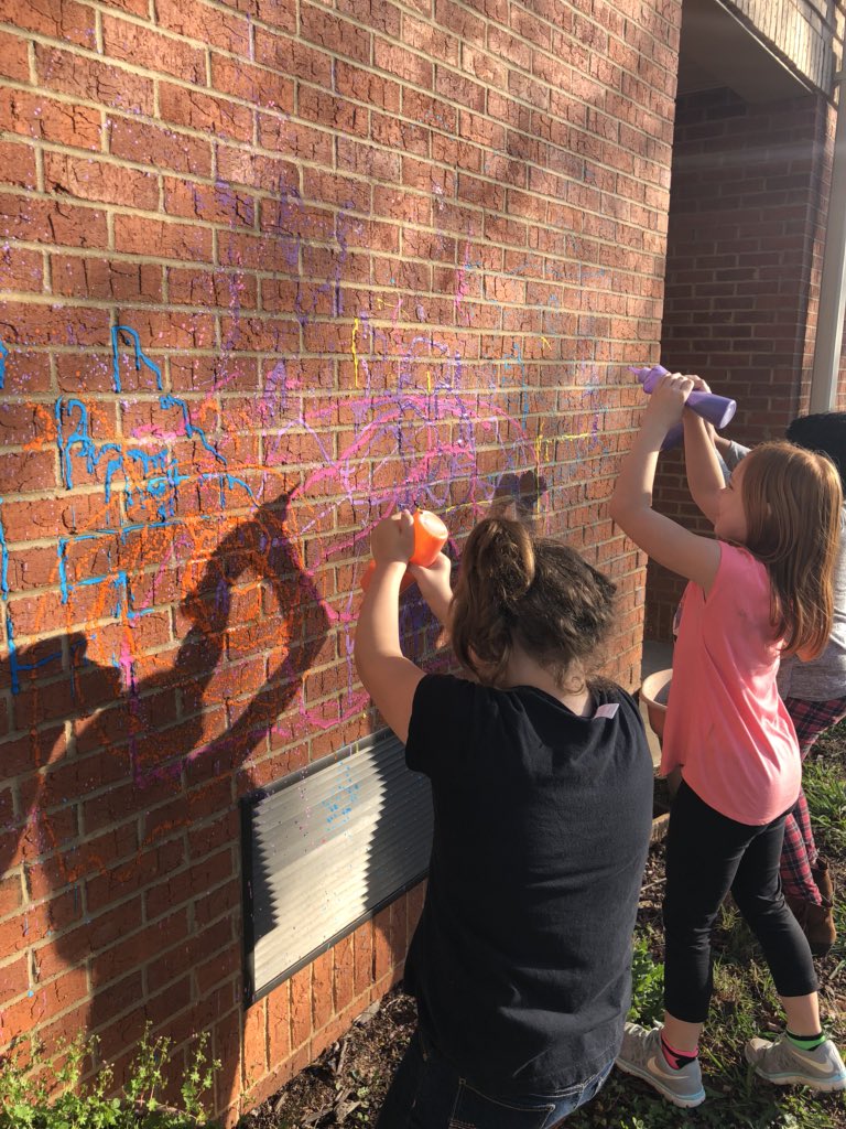 MrsTraceyKing1's tweet photo. Fine Arts Day is under way at NH Elementary! Check out our beautiful artwork! #OneHartBeat #north_hart_elem https://t.co/xYVlLl2s0Z