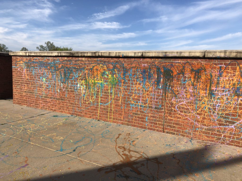 MrsTraceyKing1's tweet photo. Fine Arts Day is under way at NH Elementary! Check out our beautiful artwork! #OneHartBeat #north_hart_elem https://t.co/xYVlLl2s0Z