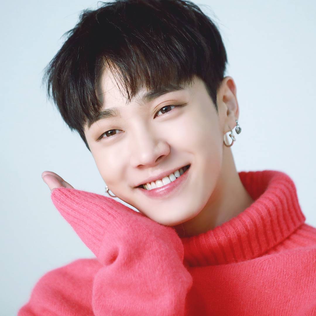 кикван айдол. Uee корейская певица до пластики. айдолы овны. айдолы овны. Lisa bulgari.