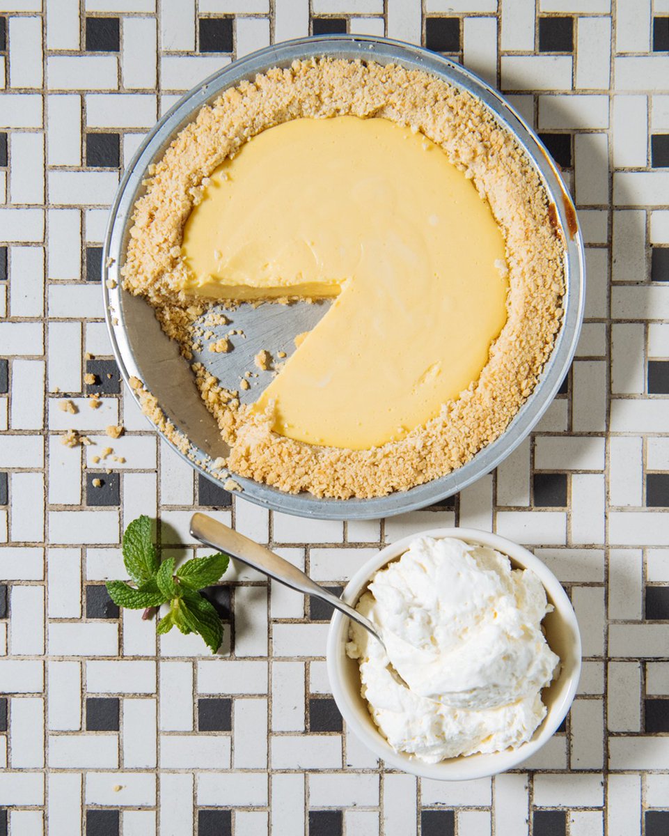 Between a saltine crust and filling flavored with fresh citrus juice, this is the perfect coastal pie.
bit.ly/2pU2GSL