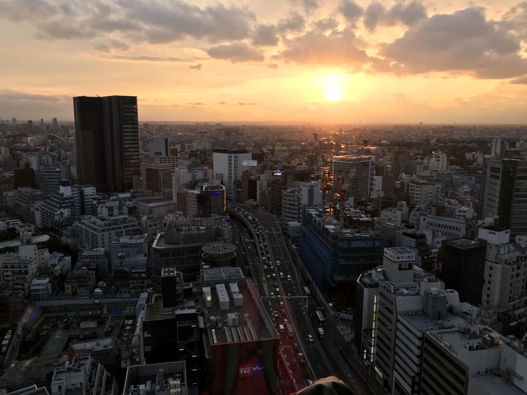 Glorysmith14's tweet photo. view from both sides of the camera 💛🇯🇵☺️ https://t.co/Buz7bPvmGV