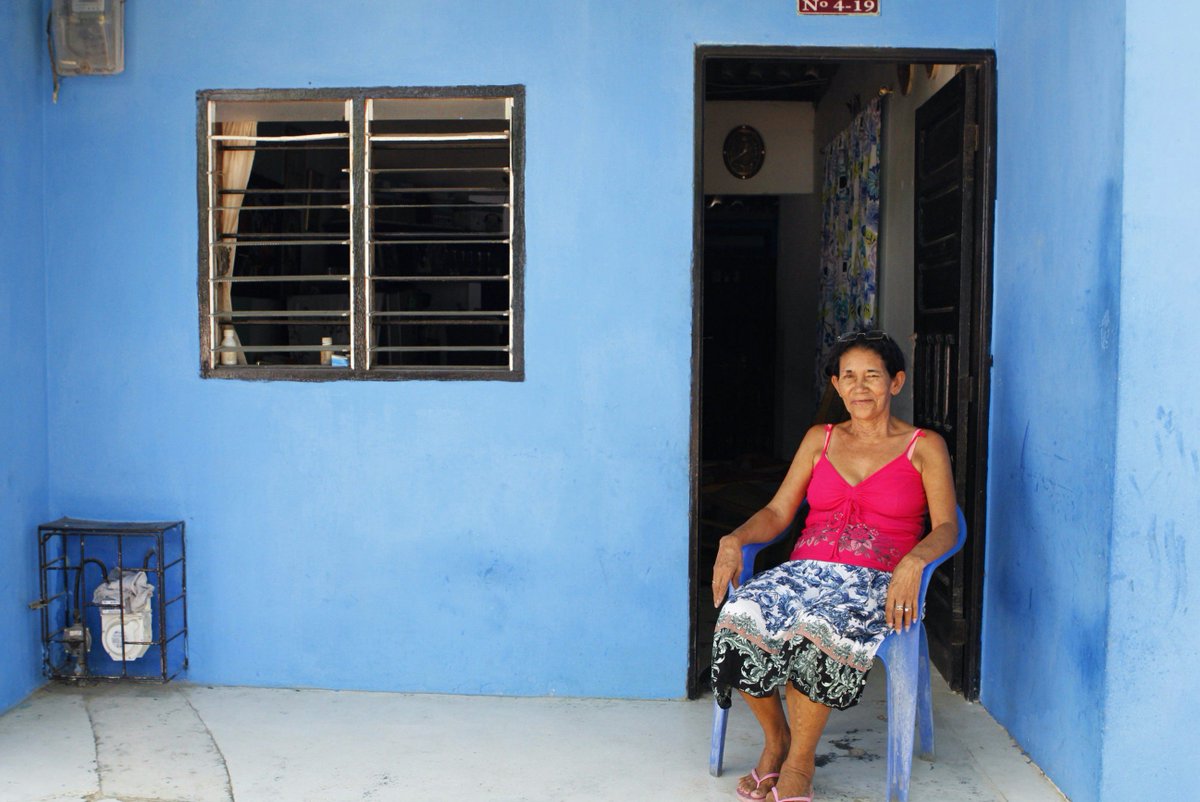 ProsperidadCol's tweet image. Las condiciones de un hogar impactan directamente en su #CalidadDeVida, por esto, nos comprometimos con 300 familias mocoanas para brindarles condiciones dignas a través de #MejoramientosDeVivienda. #AsíAvanzaMocoa