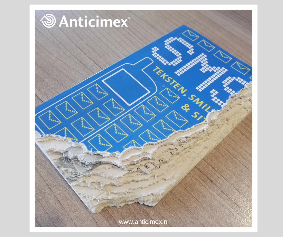 Begonnen met de #voorjaarsschoonmaak? Check dan ook gelijk de zolder op dit soort aangetaste materialen! Hier hebben muizen aan geknaagd. #Tip: berg alles goed op in plastic opbergdozen. #muizen 🐭📦