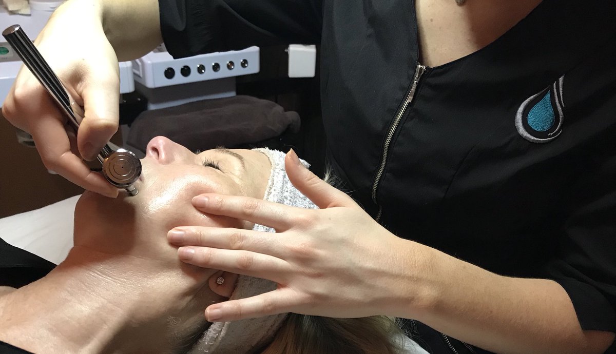 spacascada's tweet image. Does your skin need a hydrated glow. Try our Intraceuticals Oxygen Treatments that delivers instant and dramatic results! Fine lines and blemishes are visibly reduced, skin looks rejuvenated, radiant and fresh.
@intraceuticals_official 
#intraceuticals #oxygeninfusion #skincare