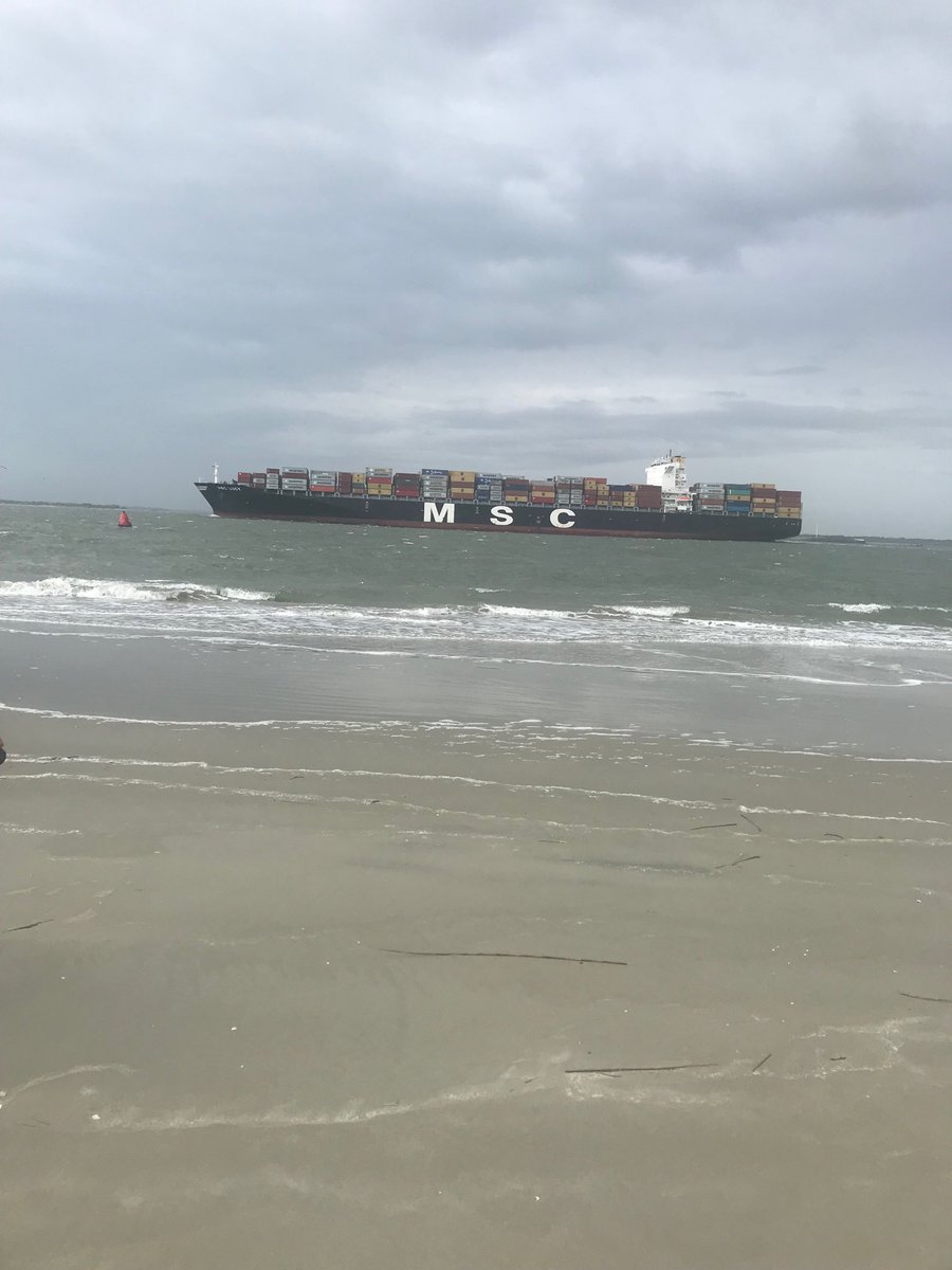 HalHjohnson's tweet photo. Busy day in Charleston Harbor #scports https://t.co/rKKqYmrwTV