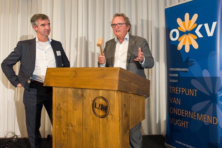OKVught's tweet photo. Giel Schuurmans droeg na 12 jaar woensdag 28 maart voorzittershamer over aan Jos den Otter https://t.co/MpArYt1UeY
