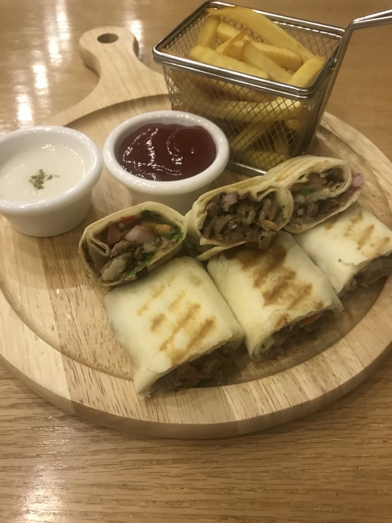 jamoolrest's tweet image. #حفرالباطن_الان

قص اللحم من جمول 😋👌🏼

#حفر_الباطن
قص اللحم من جمول 😋👌🏼

#حفر_الباطن
#جمول_للعصائر_والشاورما_العالمي_لشاورما