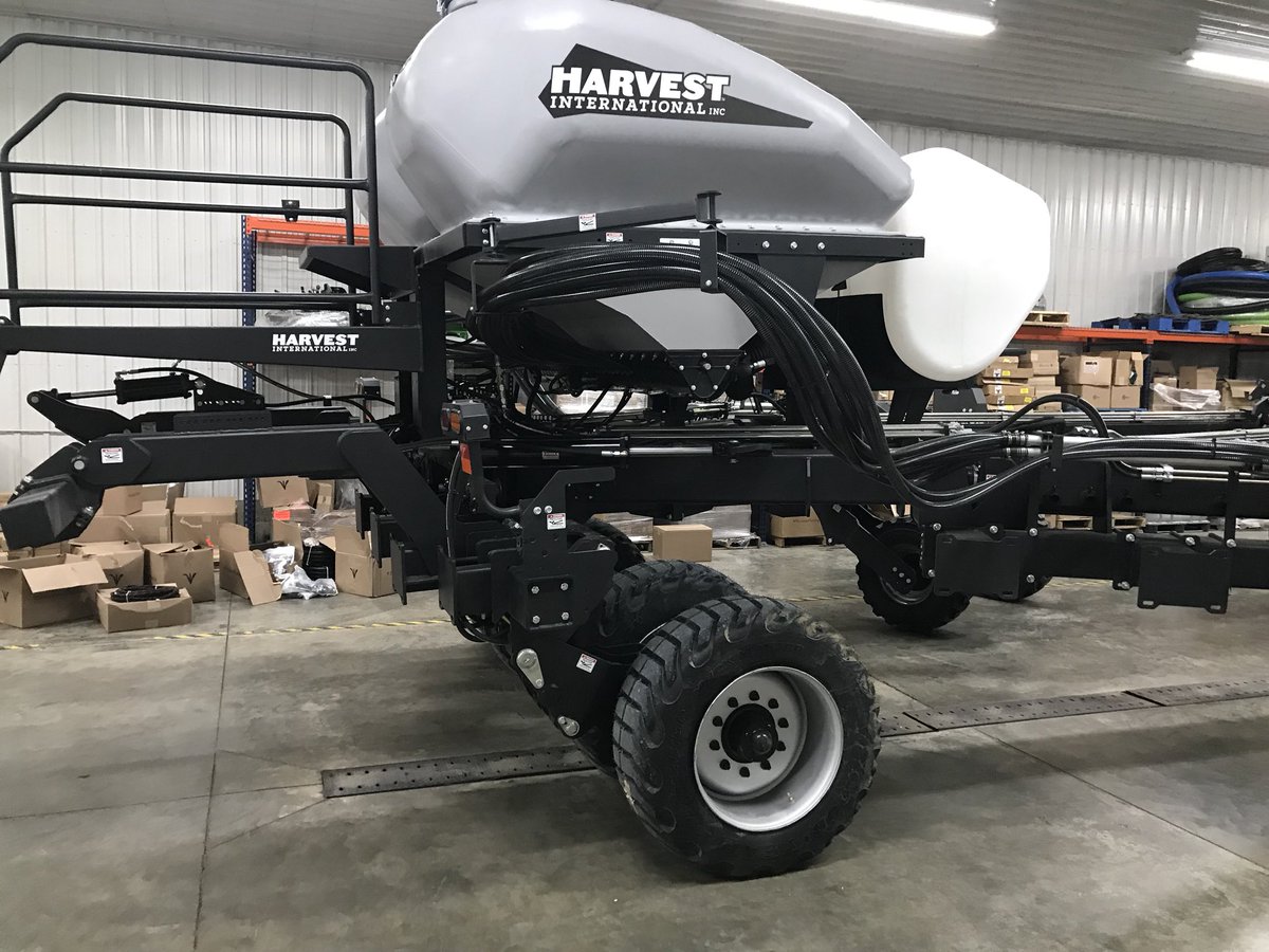 travismesser81's tweet photo. @PlainsGrain Mott Location down to the last one 31 row 15” #PrecisionMaXX with @precision_plant Row units for canola in Mott ND #. #ThanksToColdWeather https://t.co/SfXOlbcpmk