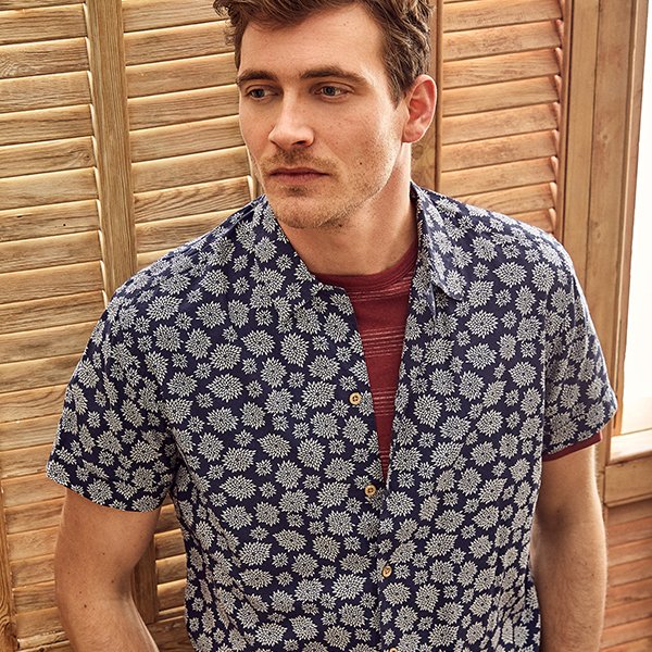 springfieldmw's tweet photo. READY TO GO. New prints, new colors and new fits for the new Springfield Spring 18 collection. Hawaiian shirts, jackets, t-shirts and chinos, everything you may need for this break. Check it out at https://t.co/Uz8IeLxILQ and in-stores. #Springfieldnewin #Springfieldlooks #man https://t.co/NOe5XAMUqz