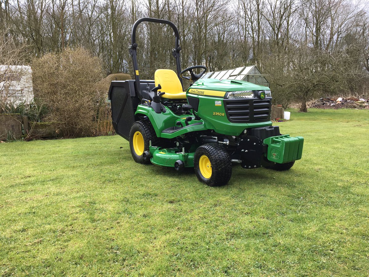 bencookATT's tweet photo. Delivered a new John Deere X950R this morning #54inch #lowtip #cutandcollect #whatbankholiday @BalmersSales @JohnDeere https://t.co/0jfQvYJoSK