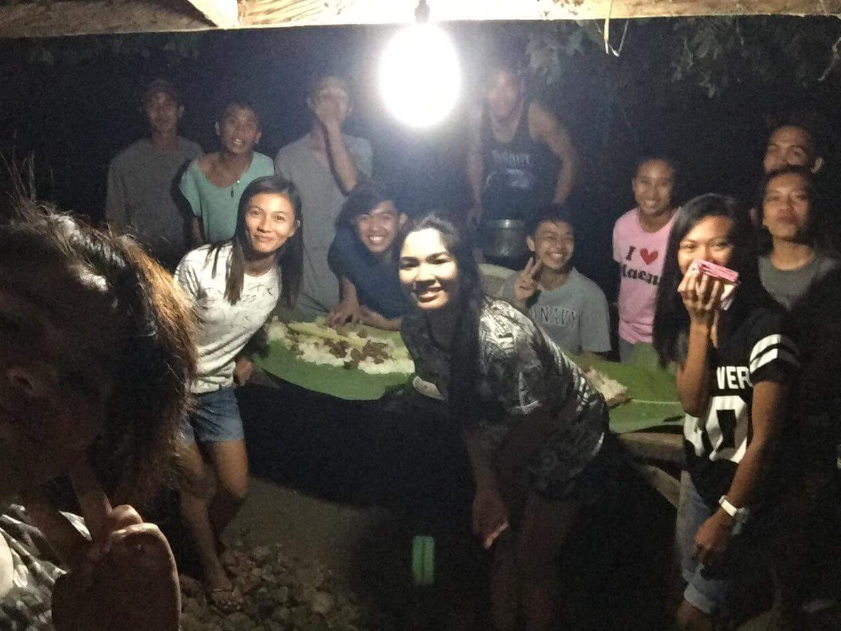 kazuhamehame's tweet image. Barbeque dapat talaga kaso good friday nga kase so walang mahanap. Ending, nagboodle nalang. Saya promise. Sana kumpleto next time. Tas kumpleto na rin ulam HAHAHAHA

#ElemDays #Class2010