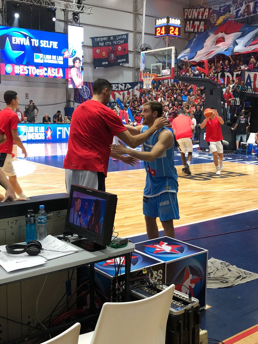 fubbuy's tweet photo. Mathías Calfani, Campeón de América 2018 con @CASLABasquet; Santiago Vidal, jugador de @ClubRegatasCtes integrante del mejor quinteto de la @Ligamericas 2018. Ambos integrantes de nuestra Selección Nacional. Orgullosos de Ustedes y de vuestro real crecimiento. Felicitaciones !! https://t.co/LLTYVZfT9G