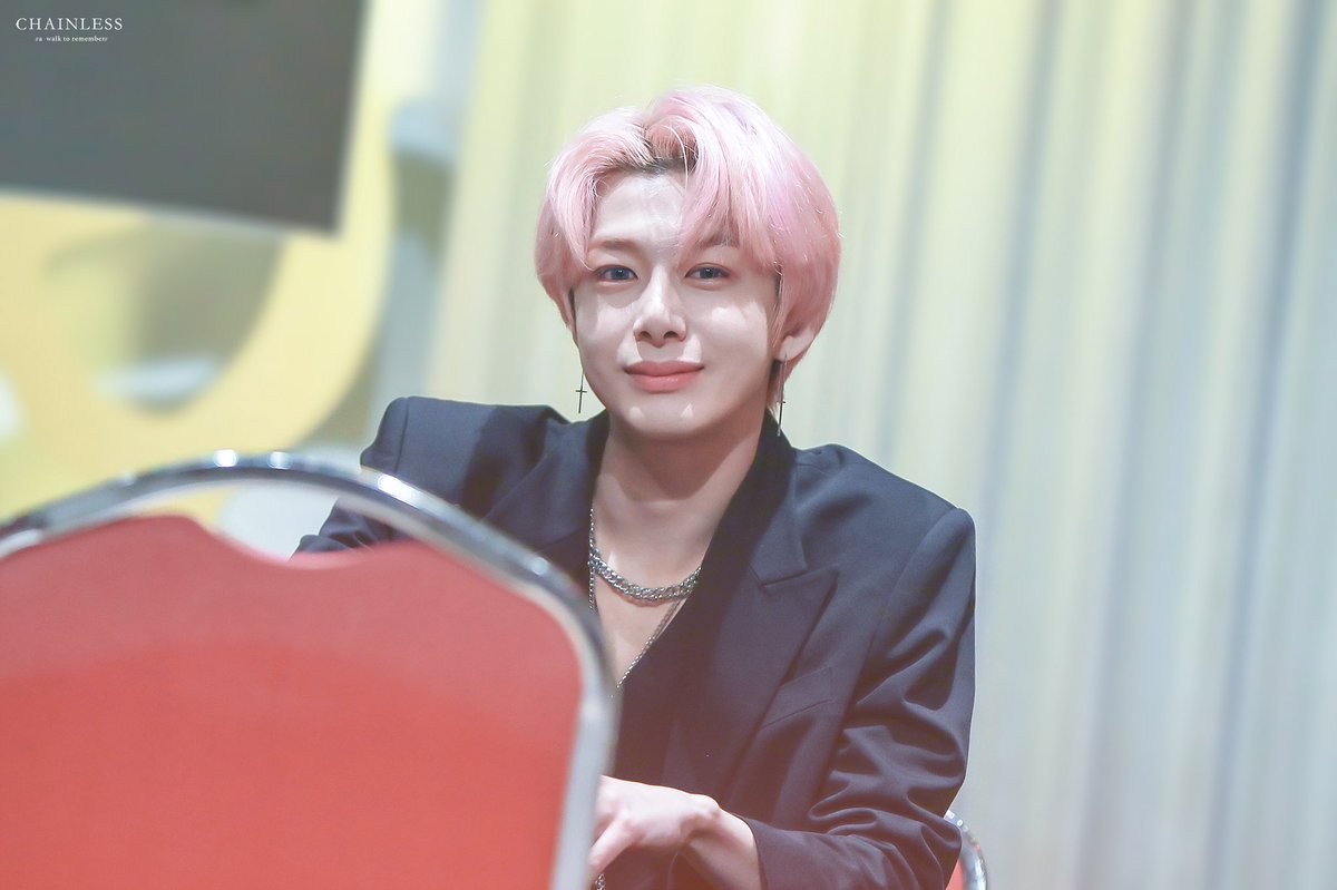 Chainless_HW's tweet photo. 180329 신나라 
#MONSTA_X #몬스타엑스 
#HYUNGWON #형원
@OfficialMonstaX https://t.co/cmTbbh12WY