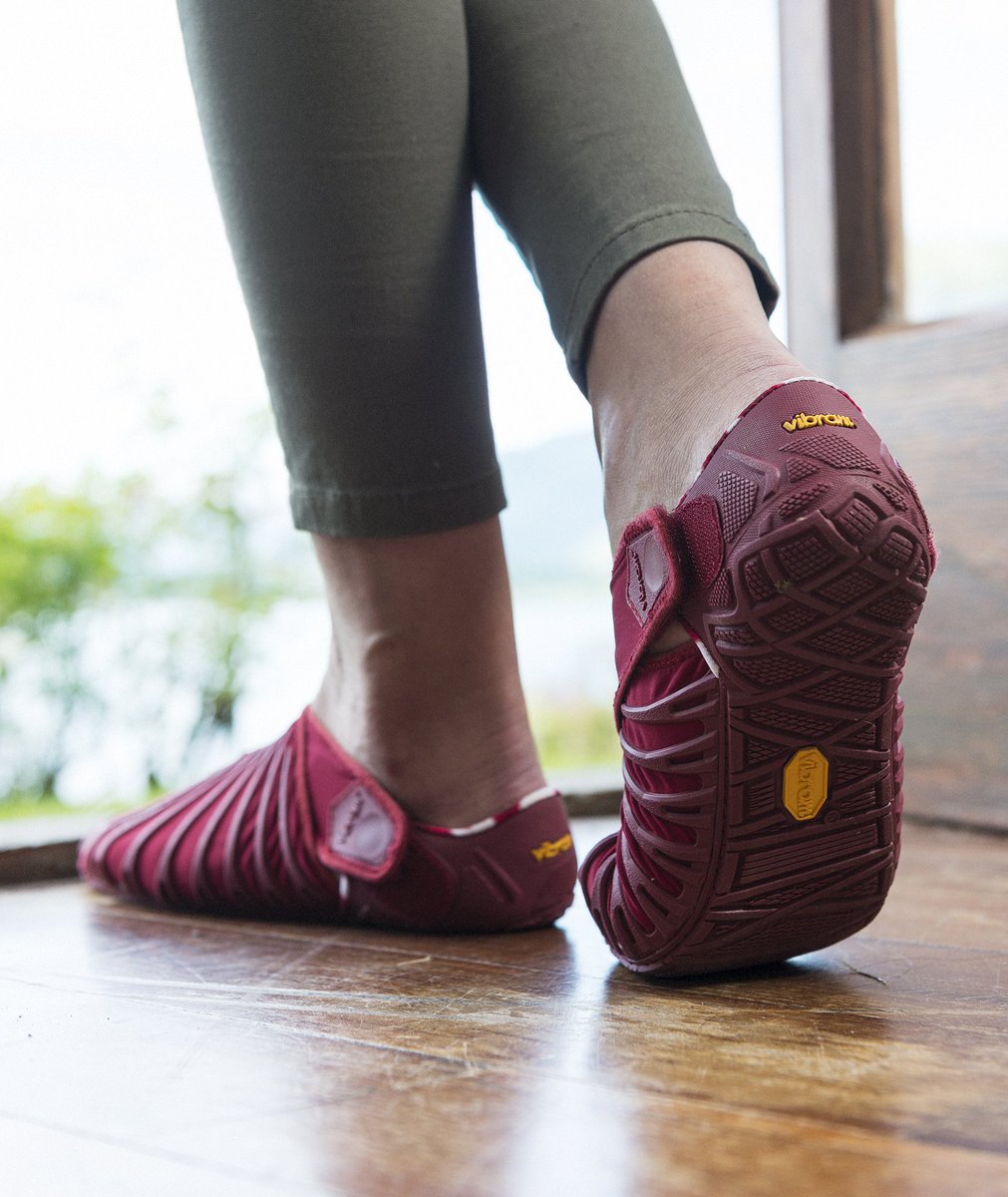 vibram's tweet photo. Going out? Take them everywhere!
Find #VibramFuroshiki new #BeetRed style at https://t.co/3cA1ytQPNG https://t.co/hQQCoSOn0f