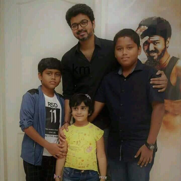 Team_VijayFc's tweet photo. Another Pic ! #Thalapathy ❤

MERSAL PRIDE AT UK AWARDS https://t.co/BYknm6wRKI