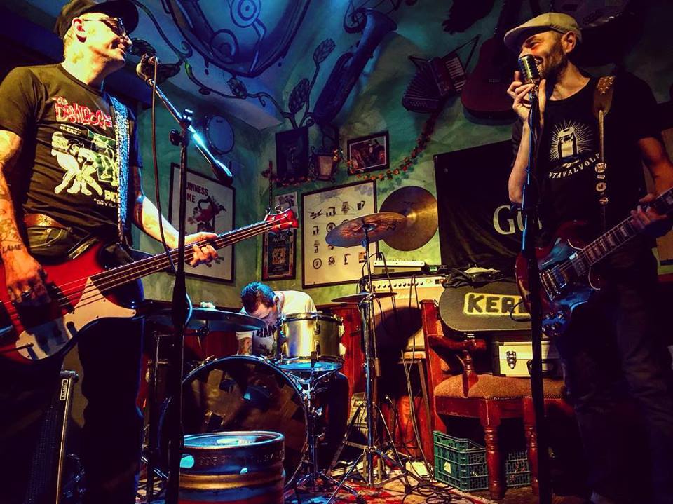 EmilianoGucci's tweet photo. Ceffi Meraviglia.
#Kerosene #KerosenePunkRockFirenze
#Ozne https://t.co/0RvaliPb0n