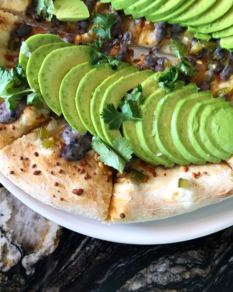 abaigorriaz's tweet photo. What’s better than this Doc Bs Fresh Kitchen avocado pizza? Sharing it with a great friend ➡️ @sincerelymiami ♥️ #pizza #pizzaheaven #avocado #avocadopizza #docbskitchen https://t.co/jp1KHJRZNV