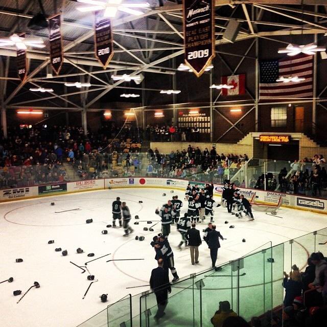 Babson Hockey tweet media