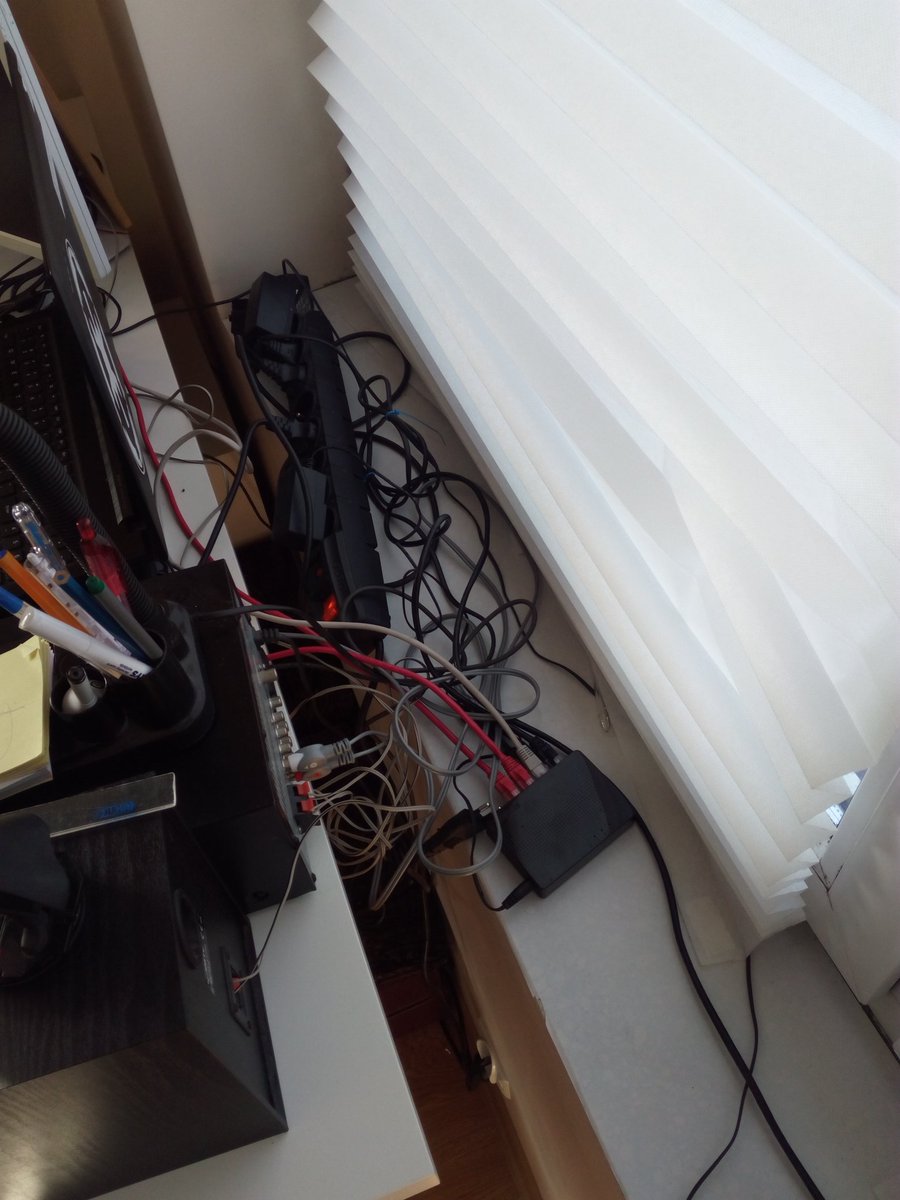 ubikCode's tweet image. #battleStationMess time to clean up the mess, and make good cable management