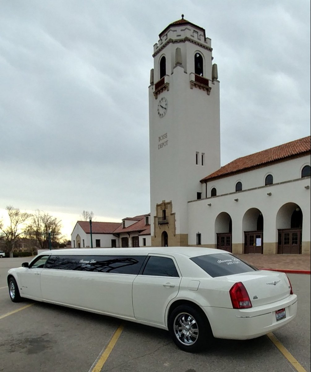 showcaselimo's tweet photo. #winetours #limo #blackcar #citytours #Boise #sunvalley #showcaselimousine #prom #transportation https://t.co/vC7JKM71Av