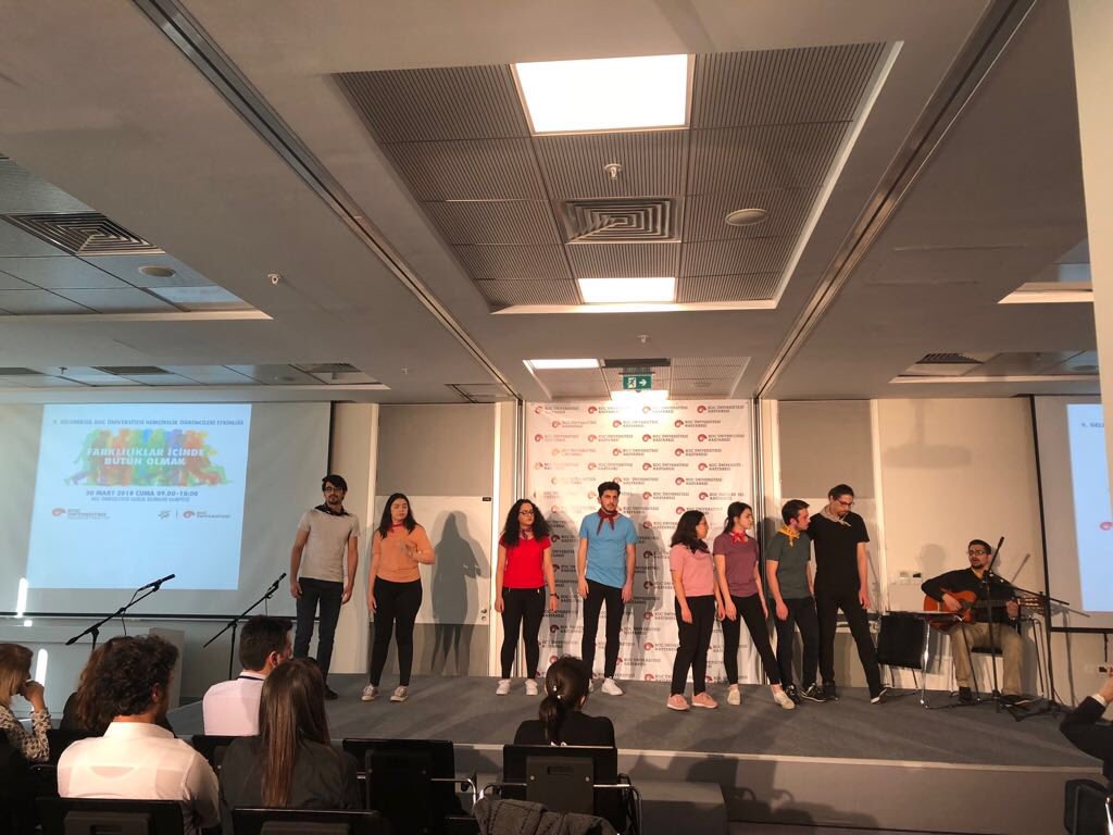 9. Geleneksel Hemşirelik Öğrencileri Etkinliği öğrencilerimizin tiyatro gösterileri ile devam ediyor. <a href="/kusempozyum/">Farklılıklar İçinde Bütün Olmak🌐</a>