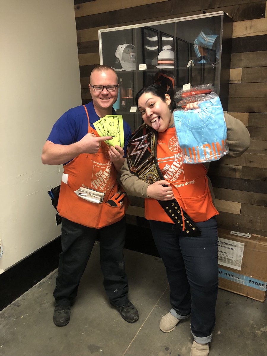 One of our fantastic cashiers at store 1775 turned in her well deserved homer bucks to get a new Home Depot t-shirt! Great job Maria! She’s my champ for the day.