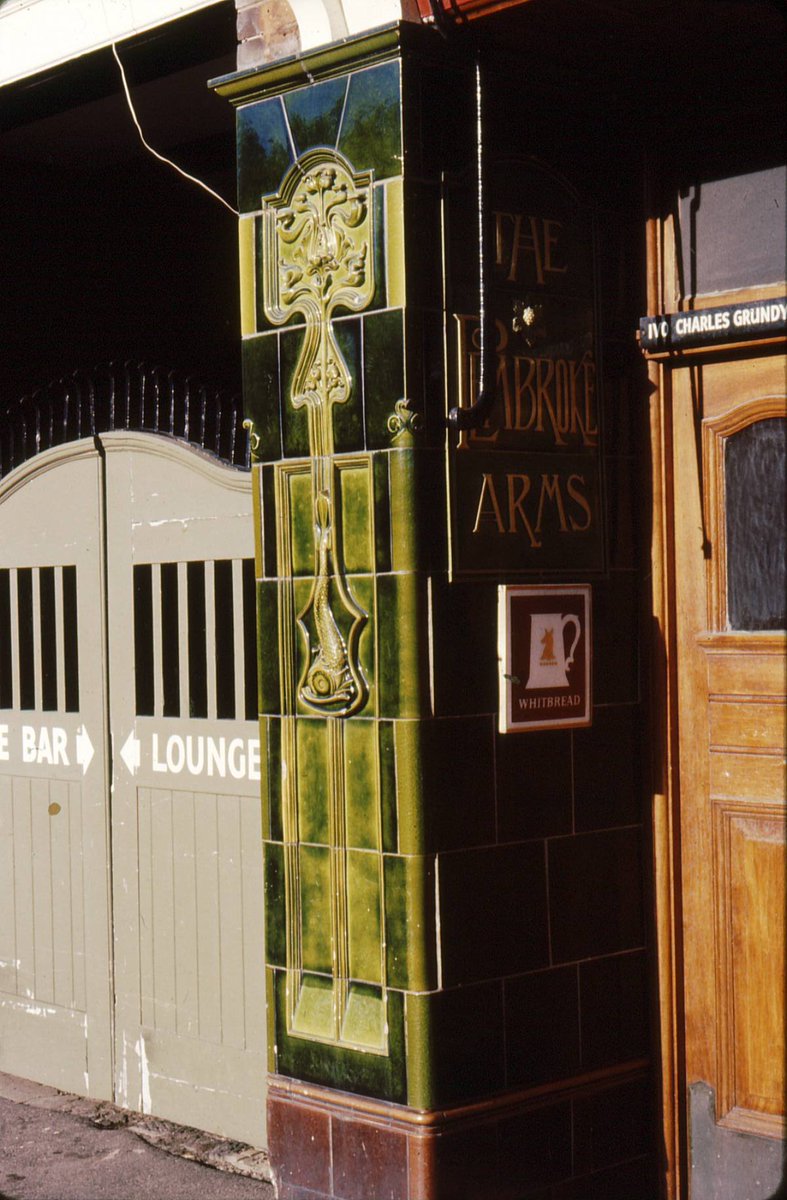 Joseamey's tweet photo. #FabulousFaience4Friday Pembroke Arms, one of the highlights of my Streets of Clay walk in #Bournemouth as part of #BEAF. #tiles #dorset #tilelady. https://t.co/Gks6x5iUml