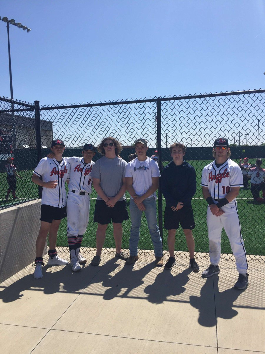 ClearmanHayden's tweet photo. Team 1 out here cheerin on the softball team #team1 https://t.co/VaReKvgjKp