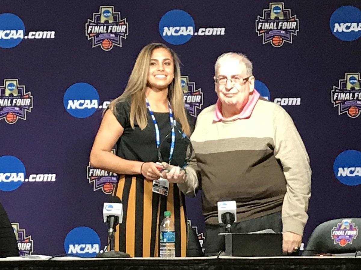 A10WBB's tweet image. Congratulations to @SJUHawks_WBB’s Avery Marz on being honored as the @USBWA Pat Summitt Most Courageous Award Winner #A10WBB #THWND