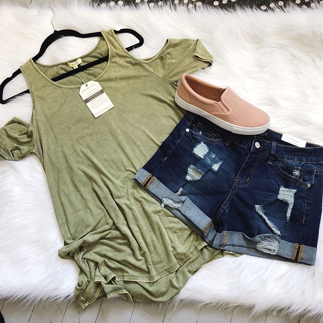 The Velvet Suitcase (VelvetSuitcase_) Twitter