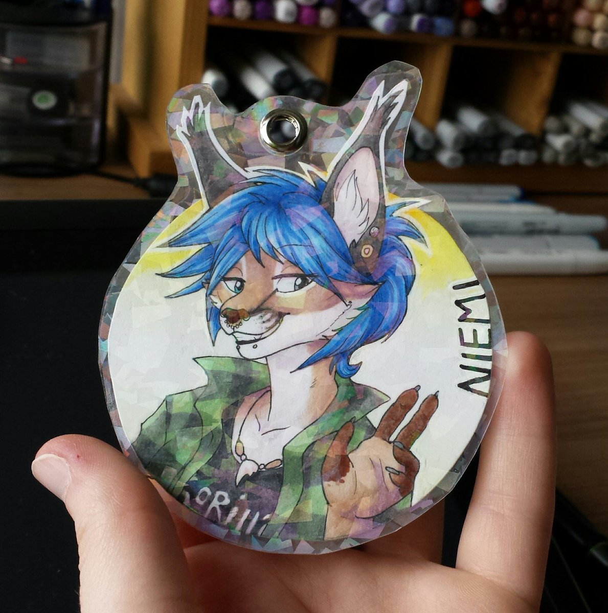 ScribbleServal's tweet image. Time to celebrate 300 followers! 🎉 
Win a badge of your choice, be it holographic, regular, googly eye, rewritable...

Rules: 
💮 RT + Follow to join!
💮 Ends April 14th 2018
💮 Shipping is covered by me
💮 Remember: The raffle software cannot count closed accounts and quote RTs