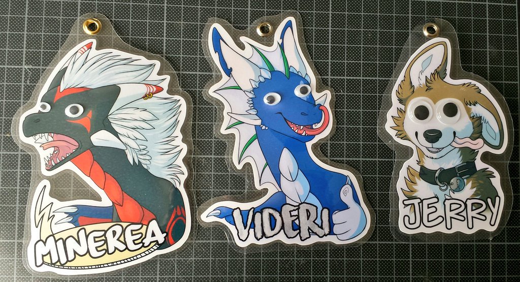 Time to celebrate 300 followers! 🎉 
Win a badge of your choice, be it holographic, regular, googly eye, rewritable...

Rules: 
💮 RT + Follow to join!
💮 Ends April 14th 2018
💮 Shipping is covered by me
💮 Remember: The raffle software cannot count closed accounts and quote RTs