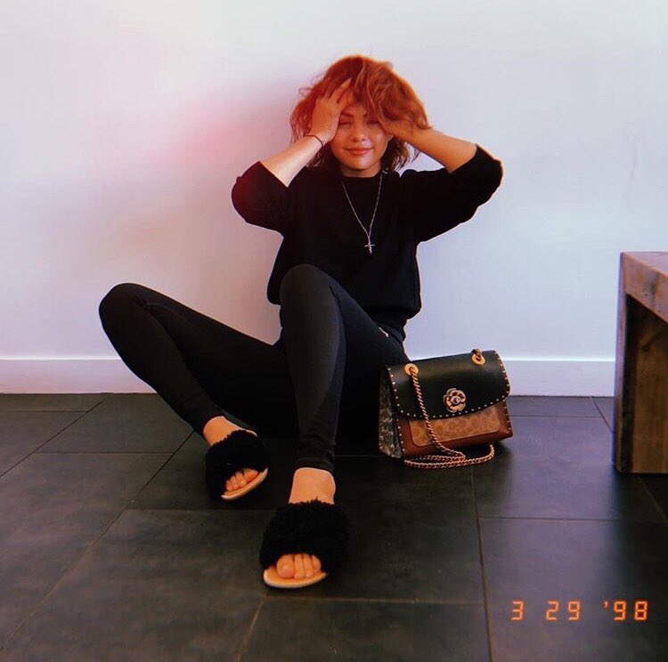 jetaimesell's tweet photo. She looks so beautiful and cute in the same time 😍 I love her so much ❤️❤️ @selenagomez #SelenaGomez #Selenator #SelenaArmyFan https://t.co/M7vl8ilx7H