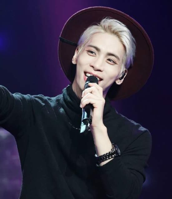 jjongthemoon's tweet photo. “soon, the weather will get hotter, leaves will change colors, and snow will fall. within these times, even just once, i hope we won’t forget the fact that those people were by our side.” https://t.co/eKihvvKKNc