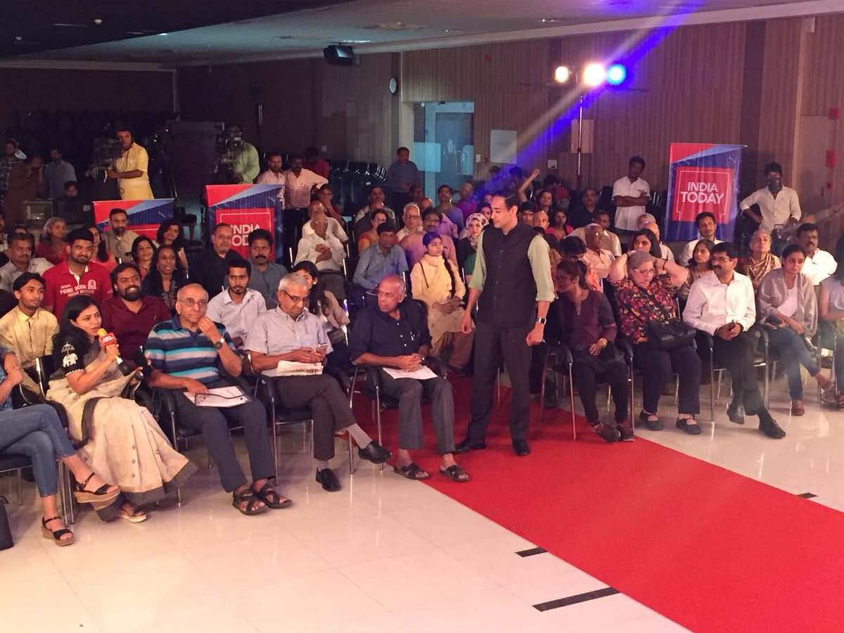 rahulkanwal's tweet photo. Terrific Town Hall discussion in Bengaluru building up to the big @IndiaToday #KarnatakaPanchayat Concerned citizens asking biting questions to netas from all three parties. Watch special show on Newsroom 10 pm @IndiaToday https://t.co/82VDNtY8k0