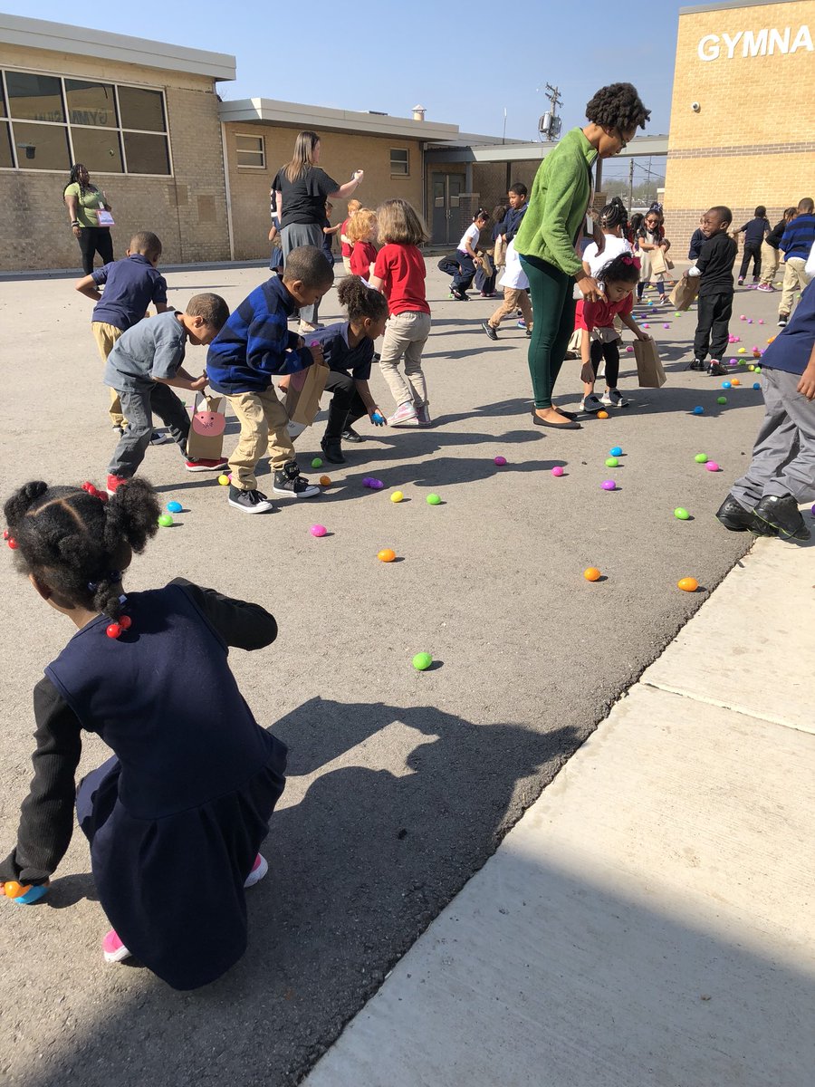 sstorey331's tweet photo. Thank you WillowBrook PTA!! We love hunting for eggs!! @gmberry https://t.co/Yb1YZZFUxk