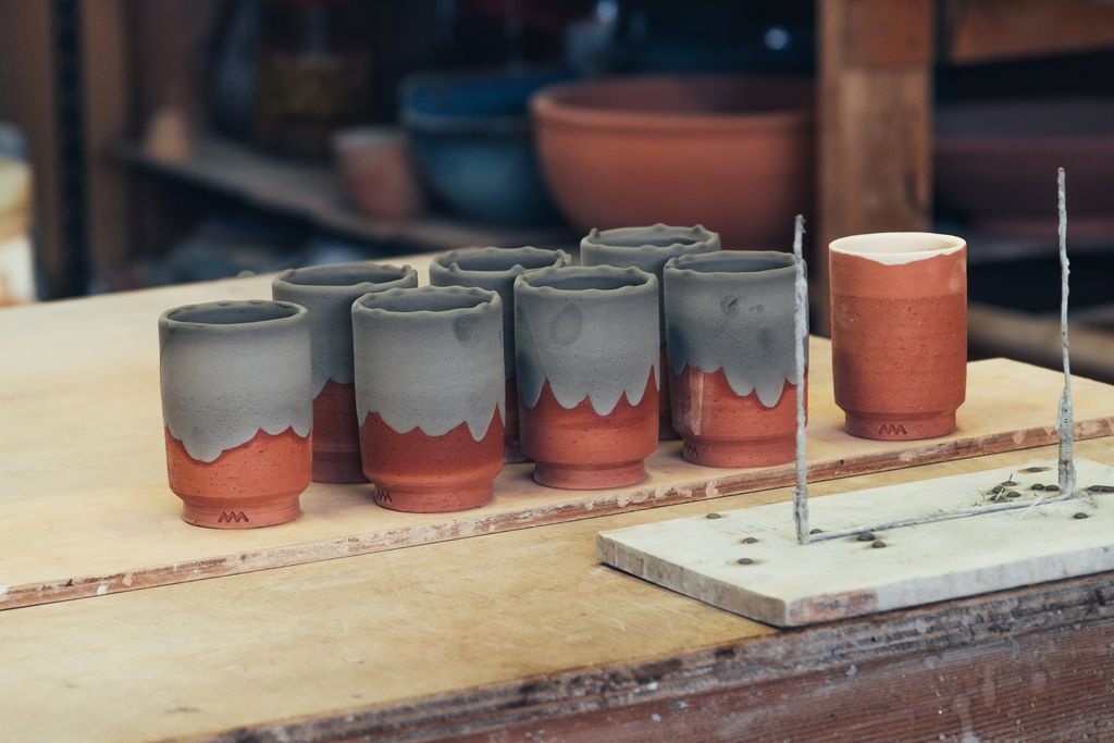 asemi_co's tweet photo. A look at our Matsushiro cups, freshly glazed before going into the kiln

#matsushiro #matsushiroyaki #nagano #japan #coffeecup #teacup #coffee #tea #madeinjapan #pottery #tableware #cup #mug #sake #artisan #handmade #handcrafted #glaze #crafts #earthenware #kiln https://t.co/0biXxi1AJV