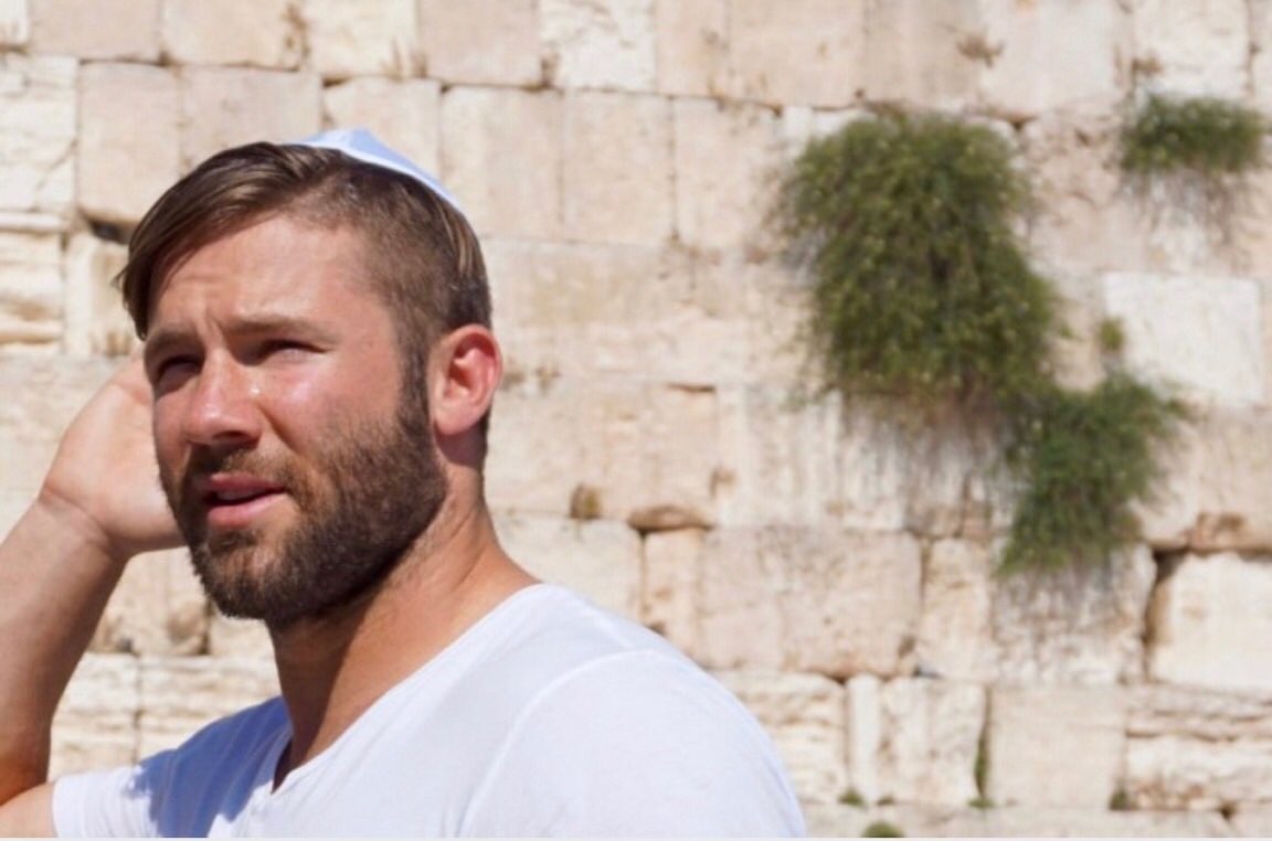 Edelman11's tweet photo. Matzah you say? 
#HappyPassover פסח 🇮🇱 https://t.co/8HlCKdyTe9