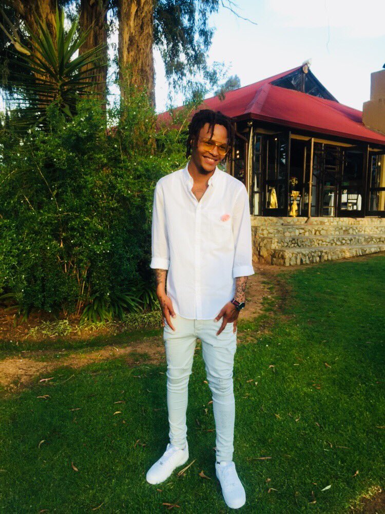 Zingah_LOTJ's tweet image. On a more positive note; I was on the phone with @rikyrickworld a few days ago. In a conversation where we exchanged apologies and expressed mutual love n respect. 

The music wins. The love wins. SA Hip Hop wins. 

(This is just a nice old picture 🤷🏽‍♂️😂)