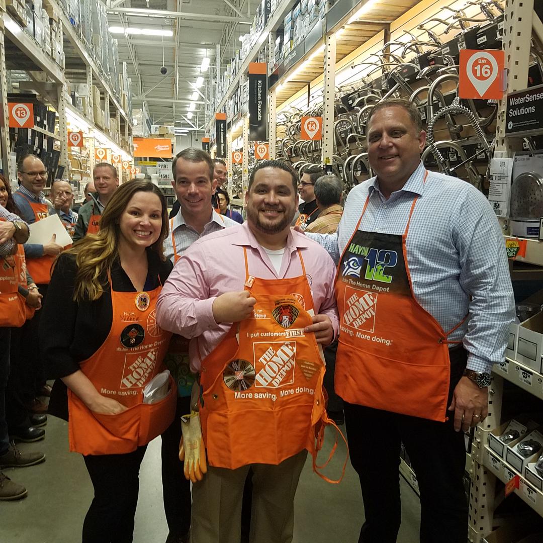 HomeDepot8944's tweet photo. Our manager Steve getting the presidential apron from Haydn #homedepot #d19wins #store8944 #confidencebehindtheapron #orangeblooded https://t.co/gYfJHeQSqp