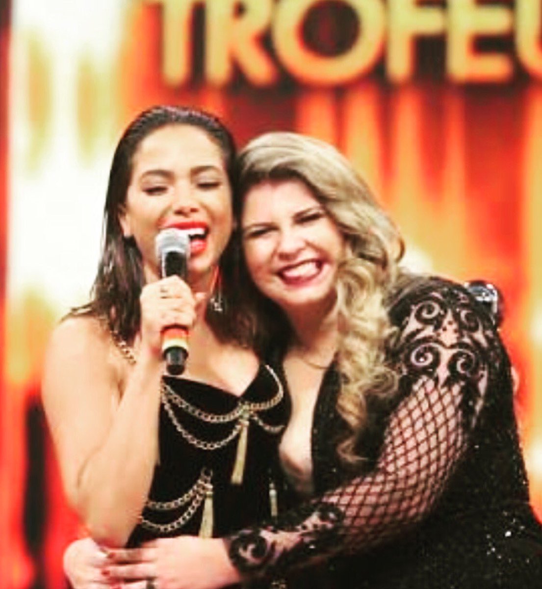 MariliaMReal's tweet photo. parabéns bb, dona do brasil e mundo @Anitta tiamuuuu https://t.co/XBhNWMowo5