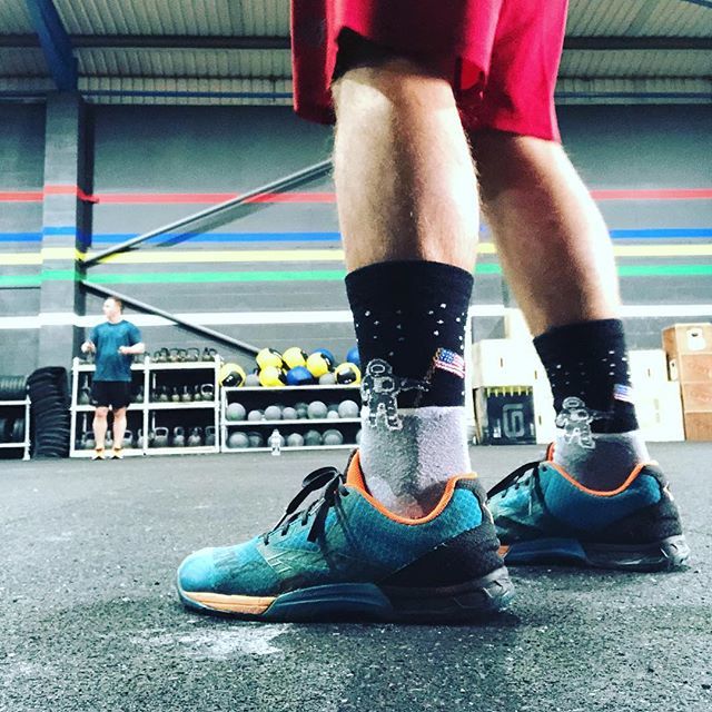 AnthonyDevineUK's tweet photo. Rocking out the space socks after another successful @spacex launch. Hope you don’t mind @jominystu 😛 #notmysocks https://t.co/YO7sOOm9bo https://t.co/Tv4RLXKP8a