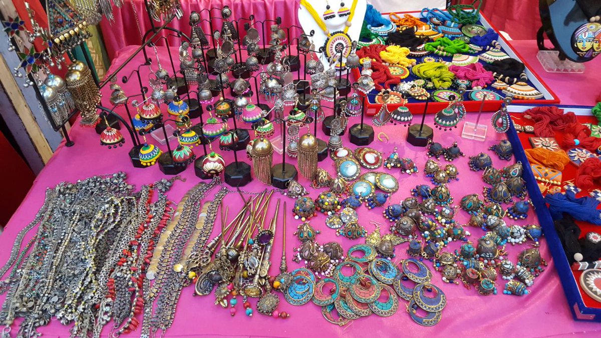 shamsiamustanir's tweet image. supplier of all types of jewelleries..
for bulk order call- +91-8767 4564 56
whatsapp- 7827234234
#classyplus #onlineshopping  #offlineshopping #jewellery  #bulk #supplier #promotionaldisplay